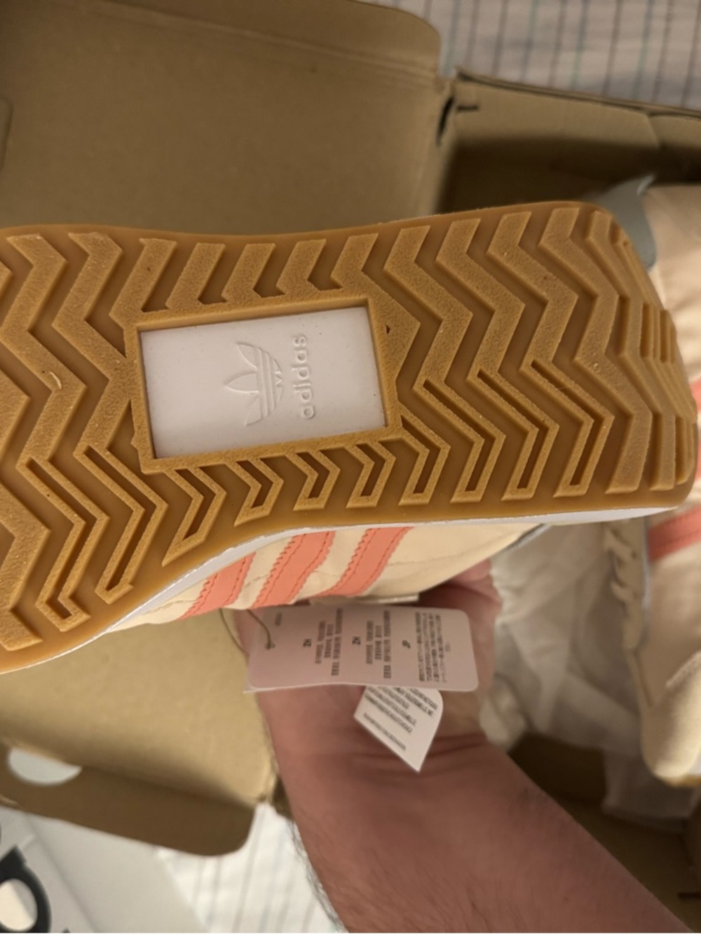 BRAND NEW Adidas Women’s Sneaker in Peach and Beige - Picture 4 of 6